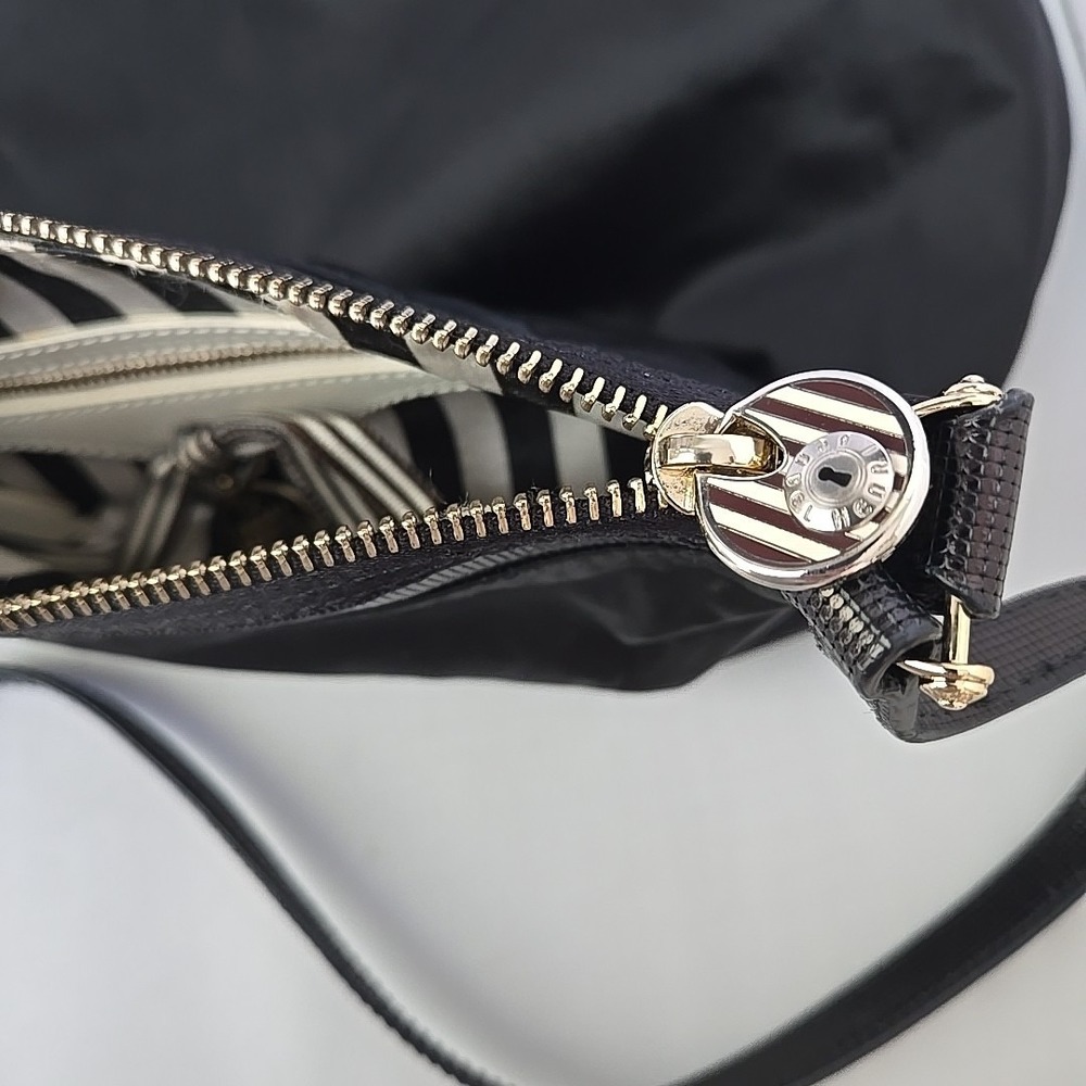Henri Bendel Nylon Crossbody Bag Black Adjustable Leather Strap Logo Zipper Pull - Picture 6 of 10